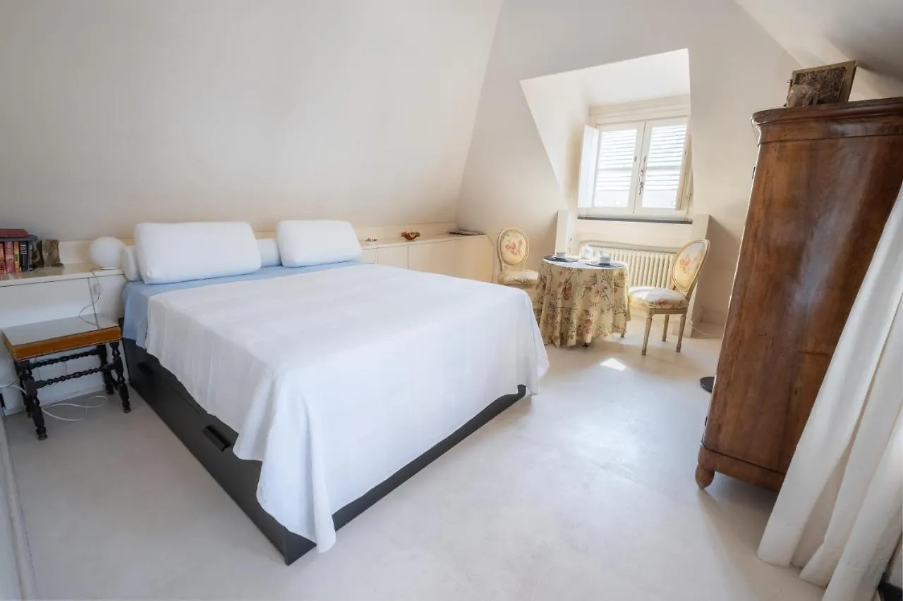 Attico Palazzo Giustiniani Bed and Breakfast Genua Italië
